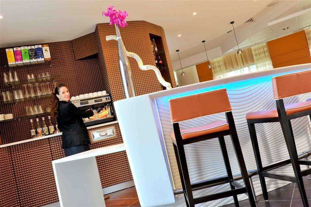 Novotel Paris Les Moulineaux Hotel 4*
