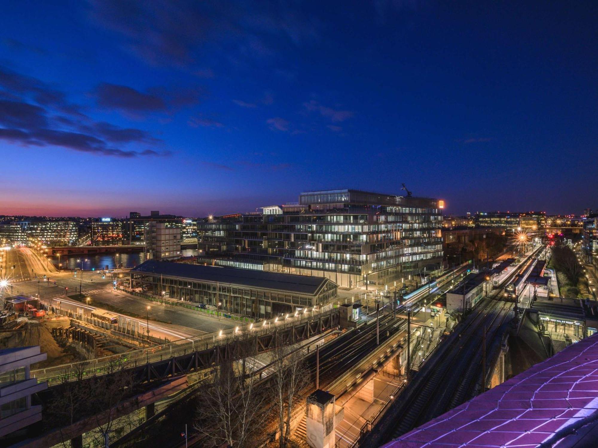 Novotel Paris Les Moulineaux Hotel