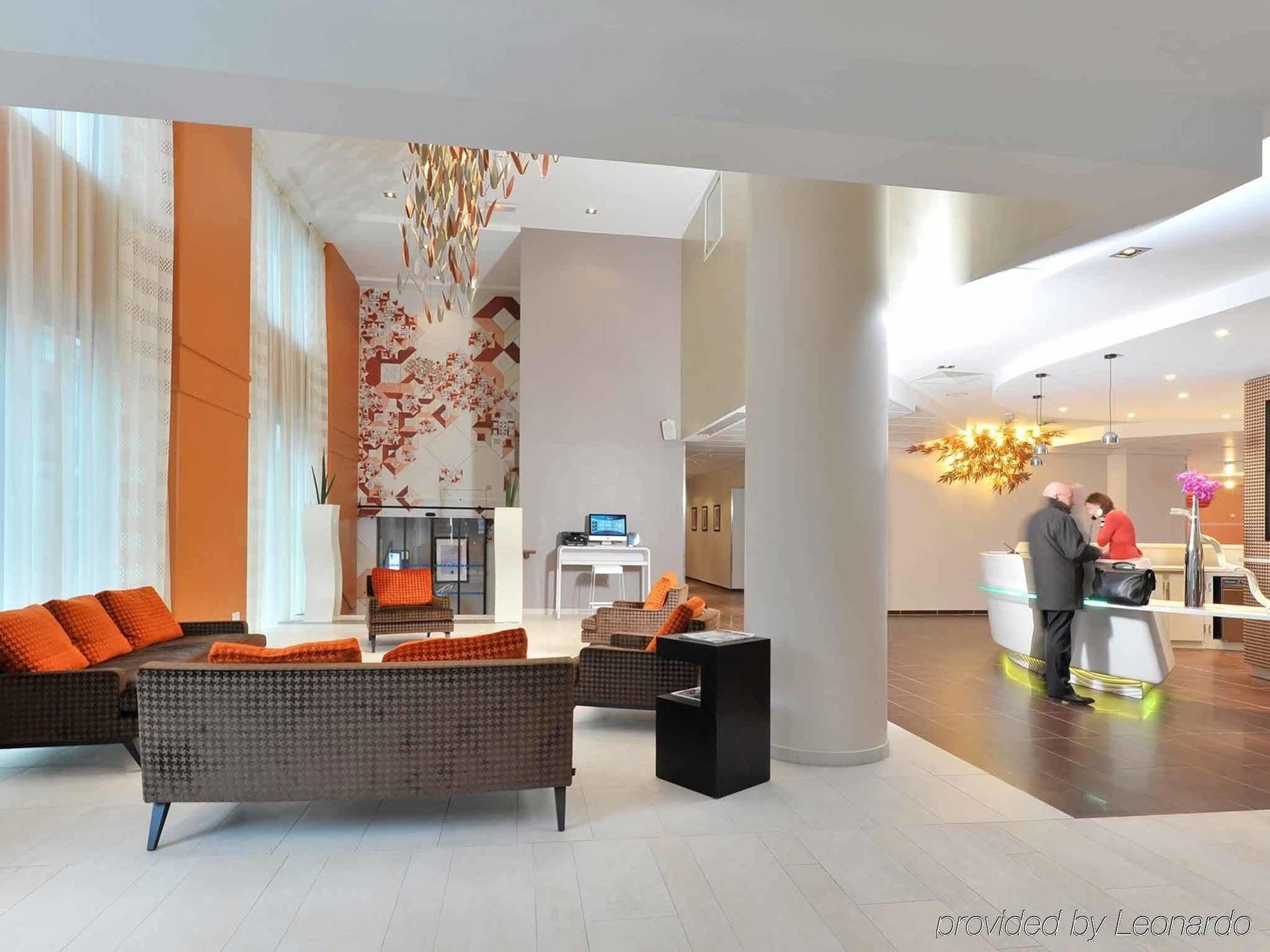 Novotel Paris Les Moulineaux Hotel 4*