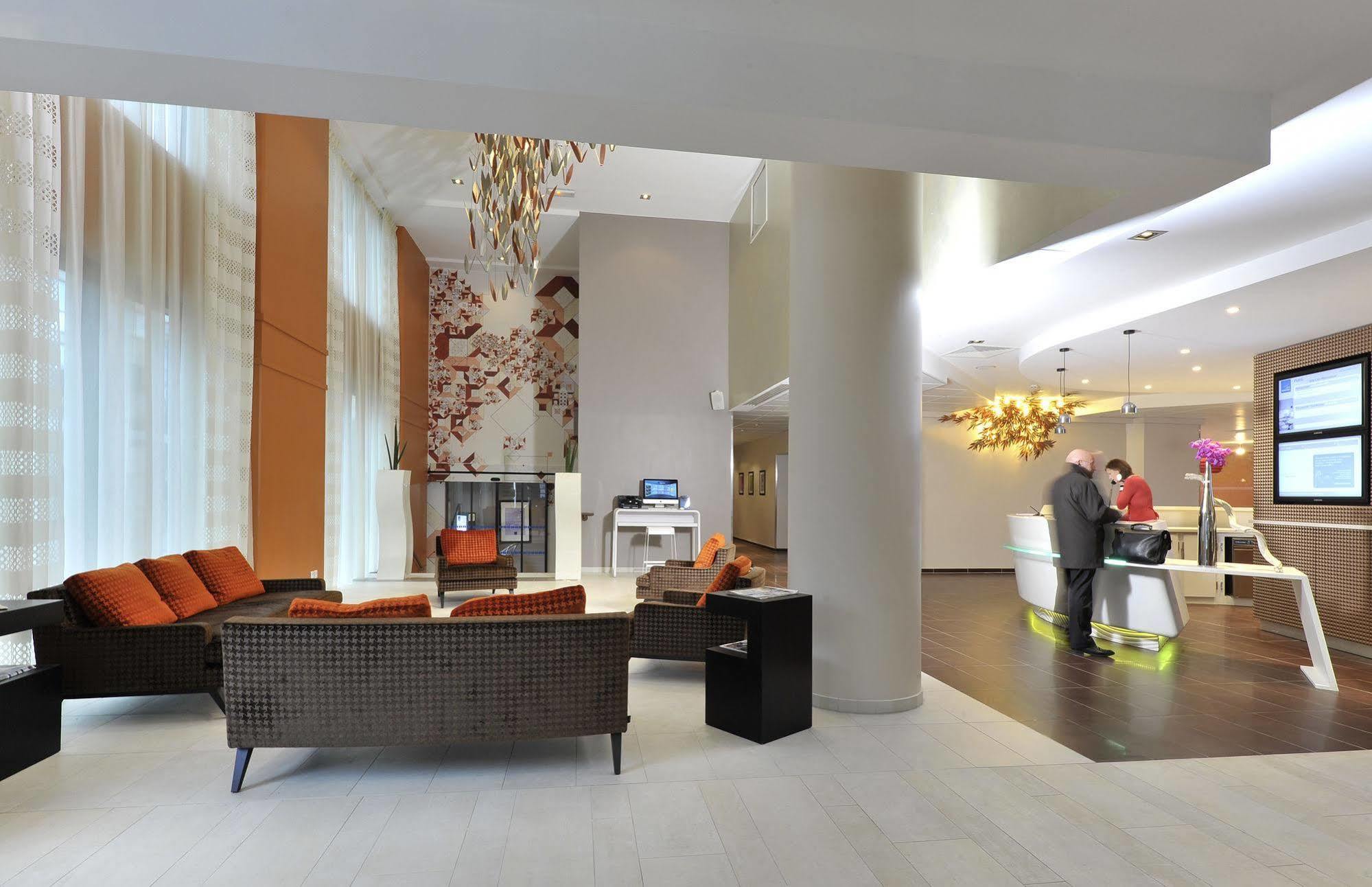Novotel Paris Les Moulineaux Hotel